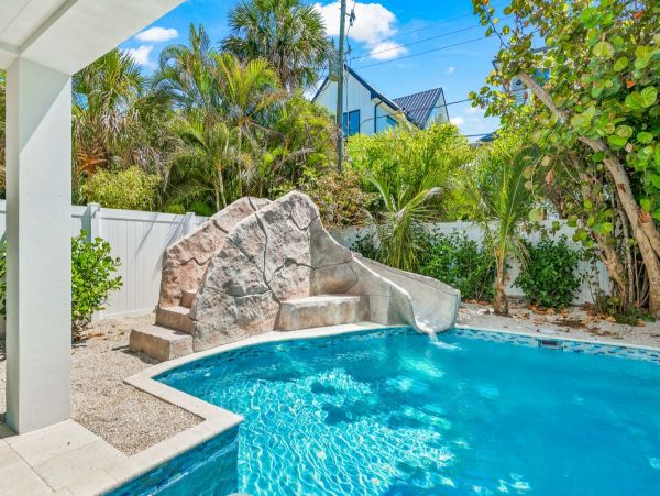 Lido Key Vacation Home Eight Bedroom Walk to Beach