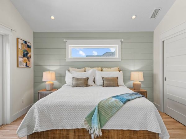 Lido Key Vacation Home Eight Bedroom Walk to Beach