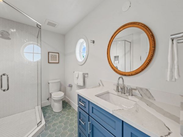 Lido Key Vacation Home Eight Bedroom Walk to Beach