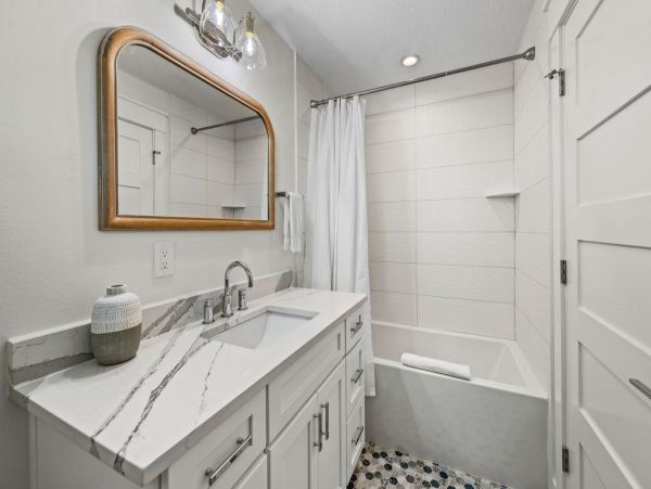 Lido Key Vacation Home Eight Bedroom Walk to Beach