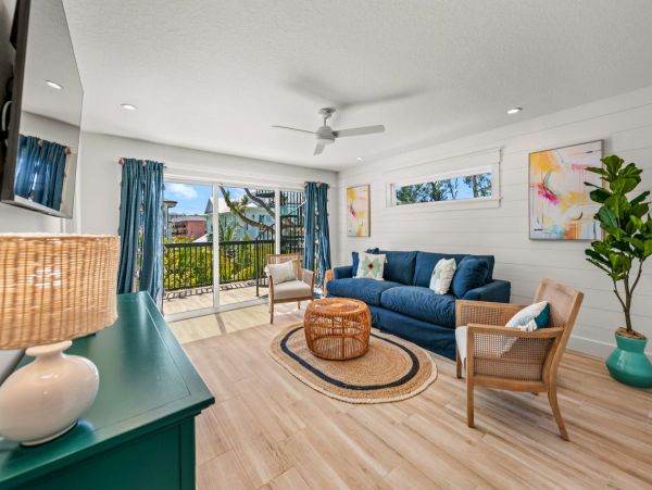 Lido Key Vacation Home Eight Bedroom Walk to Beach