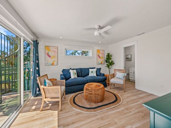 Lido Key Vacation Home Eight Bedroom Walk to Beach