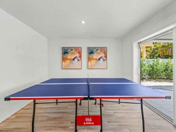 Lido Key Vacation Home Eight Bedroom Walk to Beach