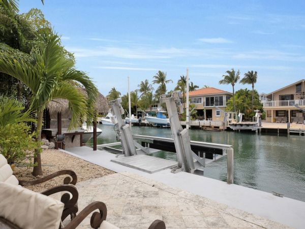 Canalfront 4 Bedroom Vacation Home in Islamorada with Boat Dock