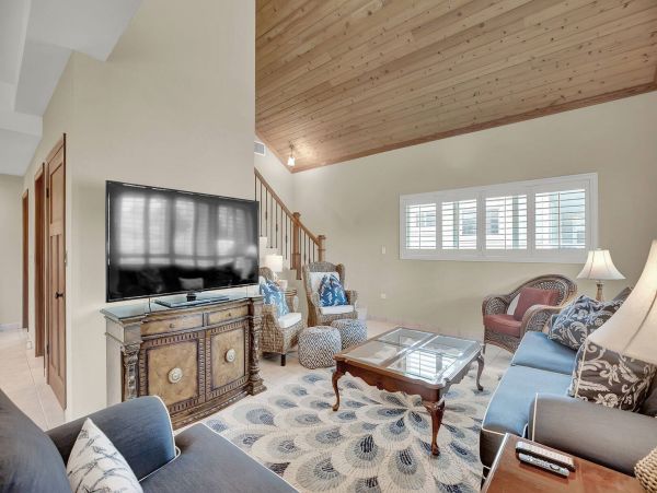 Canalfront 4 Bedroom Vacation Home in Islamorada with Boat Dock