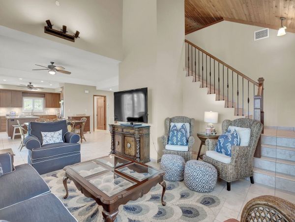 Canalfront 4 Bedroom Vacation Home in Islamorada with Boat Dock