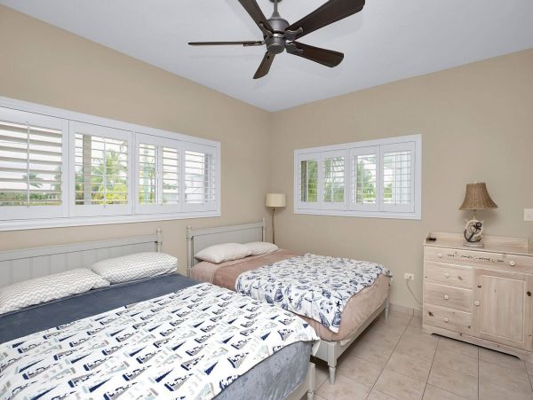 Canalfront 4 Bedroom Vacation Home in Islamorada with Boat Dock