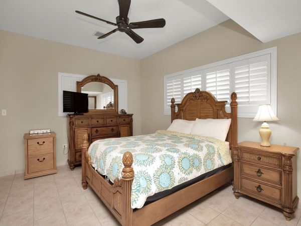 Canalfront 4 Bedroom Vacation Home in Islamorada with Boat Dock