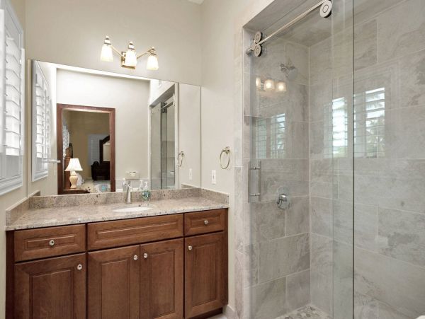 Canalfront 4 Bedroom Vacation Home in Islamorada with Boat Dock