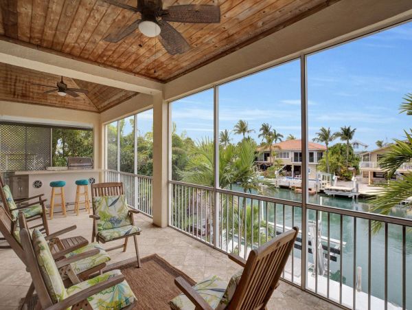Canalfront 4 Bedroom Vacation Home in Islamorada with Boat Dock