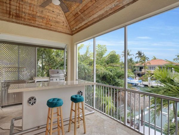 Canalfront 4 Bedroom Vacation Home in Islamorada with Boat Dock