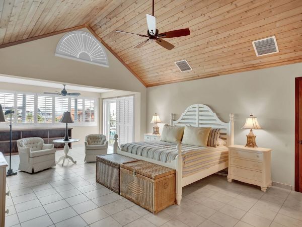 Canalfront 4 Bedroom Vacation Home in Islamorada with Boat Dock