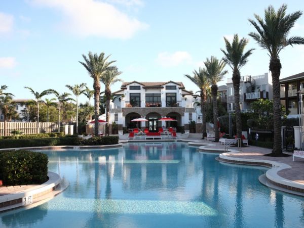 Luxury Marathon Vacation Home with Communal Pool