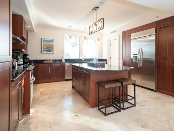 Luxury Marathon Vacation Home with Communal Pool