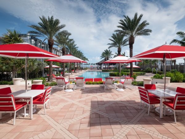Luxury Marathon Vacation Home with Communal Pool