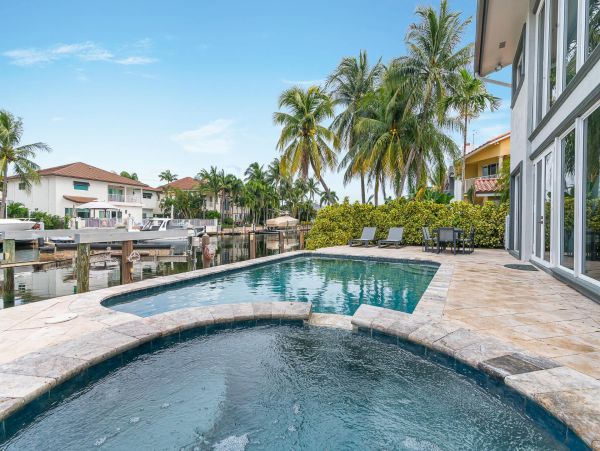Canalfront Luxury Vacation Home in Lighthouse Point with Pool