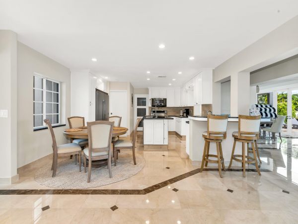 Canalfront Luxury Vacation Home in Lighthouse Point with Pool