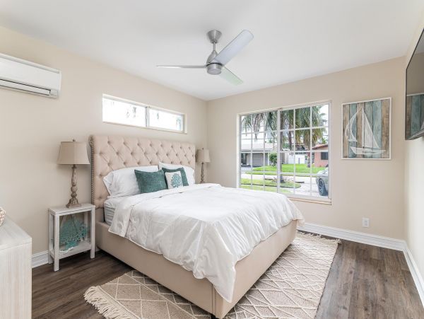 Canalfront Luxury Vacation Home in Lighthouse Point with Pool
