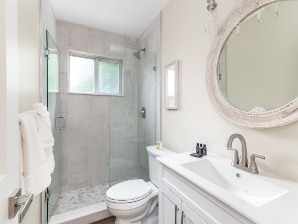 Canalfront Luxury Vacation Home in Lighthouse Point with Pool