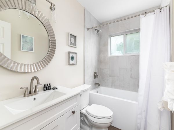 Canalfront Luxury Vacation Home in Lighthouse Point with Pool