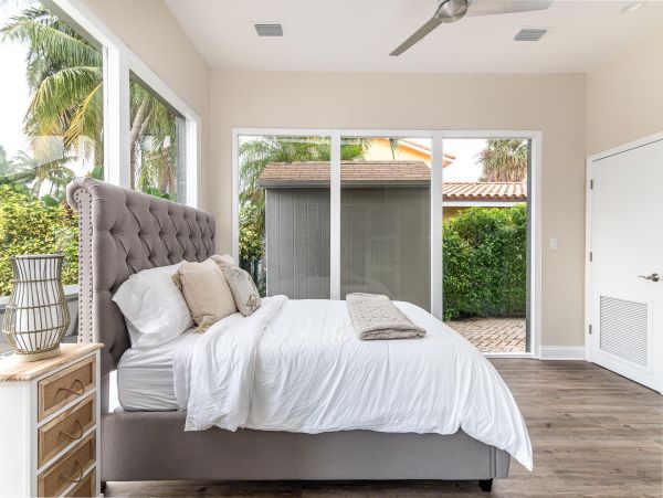 Canalfront Luxury Vacation Home in Lighthouse Point with Pool