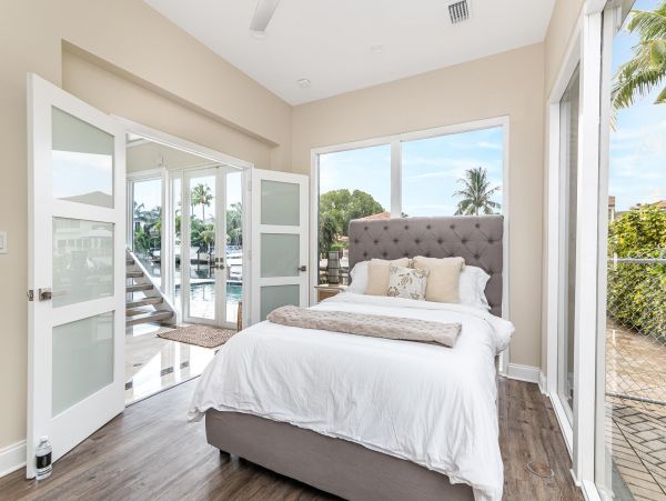 Canalfront Luxury Vacation Home in Lighthouse Point with Pool