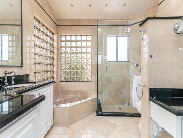Canalfront Luxury Vacation Home in Lighthouse Point with Pool