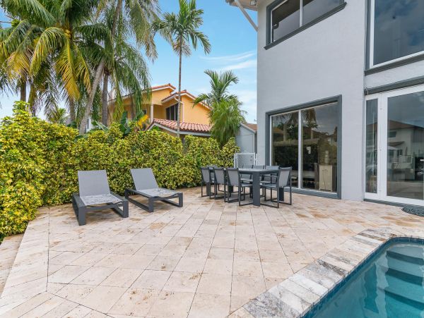 Canalfront Luxury Vacation Home in Lighthouse Point with Pool