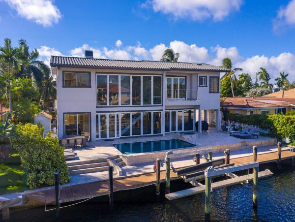 Canalfront Luxury Vacation Home in Lighthouse Point with Pool
