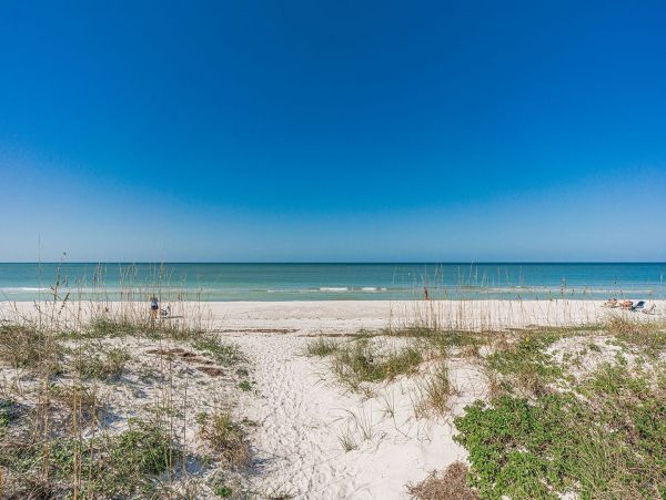 Cute Beach Cottage in Indian Rocks Beach only 55 Steps to the Beach