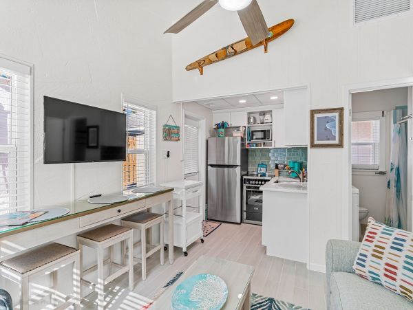 Cute Beach Cottage in Indian Rocks Beach only 55 Steps to the Beach