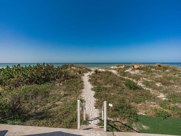 Cute Beach Cottage in Indian Rocks Beach only 55 Steps to the Beach