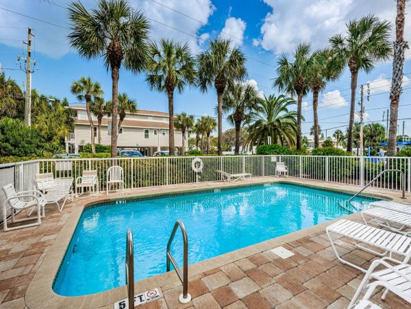 Indian Rocks Vacation Condo Two Bedroom Walk to Beach