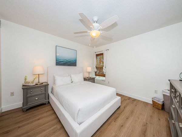 Indian Rocks Vacation Condo Two Bedroom Walk to Beach