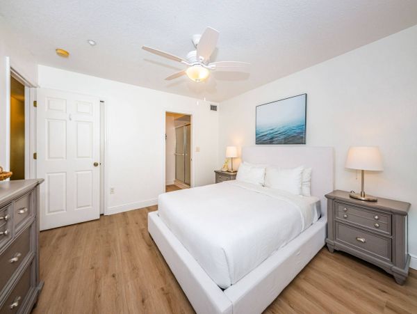 Indian Rocks Vacation Condo Two Bedroom Walk to Beach