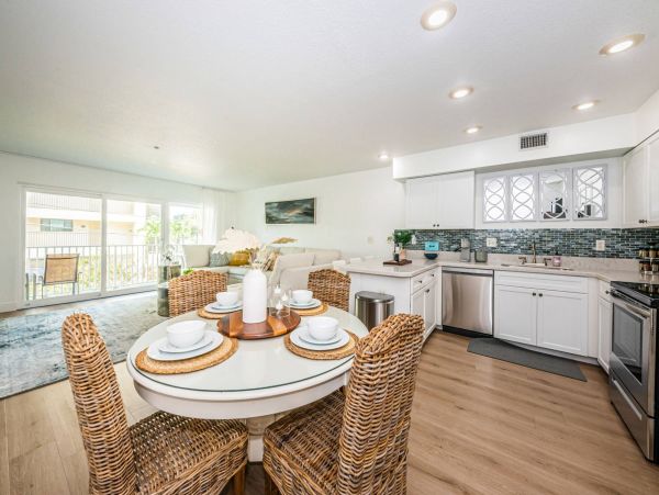Indian Rocks Vacation Condo Two Bedroom Walk to Beach
