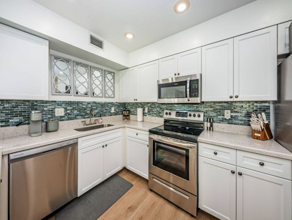 Indian Rocks Vacation Condo Two Bedroom Walk to Beach