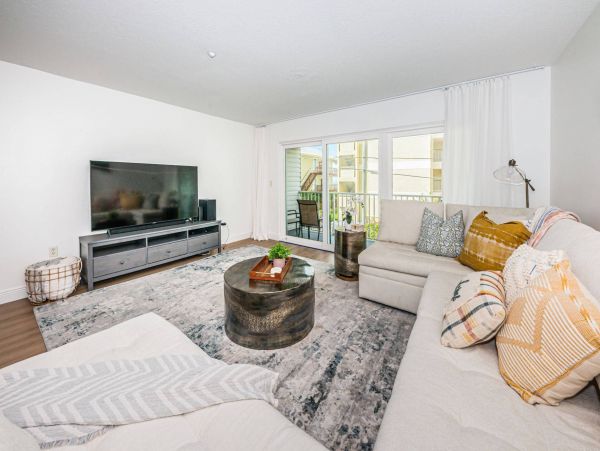 Indian Rocks Vacation Condo Two Bedroom Walk to Beach