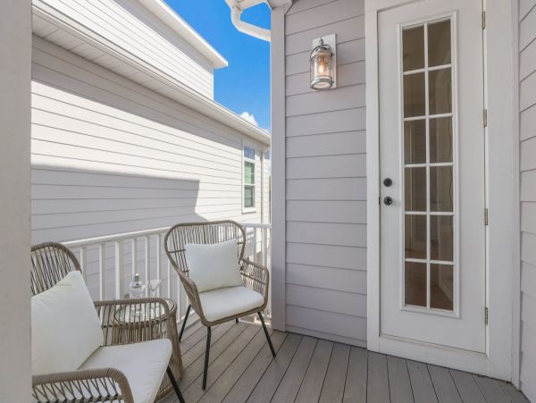 Beautiful 3 Bedroom Home with Pool & Short Walk to Beach