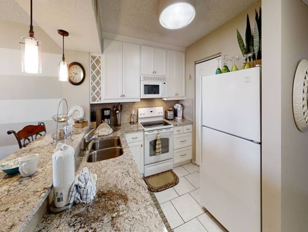 Partial Ocean View 2 Bedroom Condo in Panama City Beach