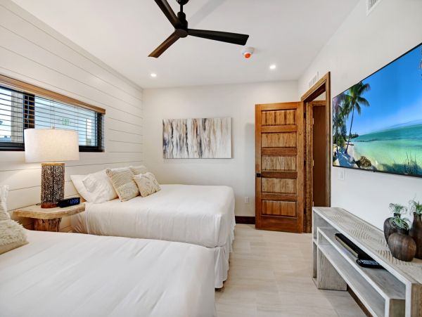 Stylish Luxury Beachside Two Bedroom Anna Maria