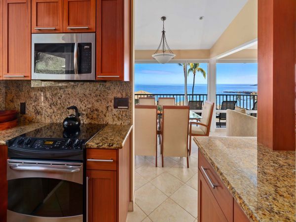 Luxurious Kapalua Vacation Rental with Oceanfront Views