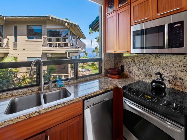 Luxurious Kapalua Vacation Rental with Oceanfront Views