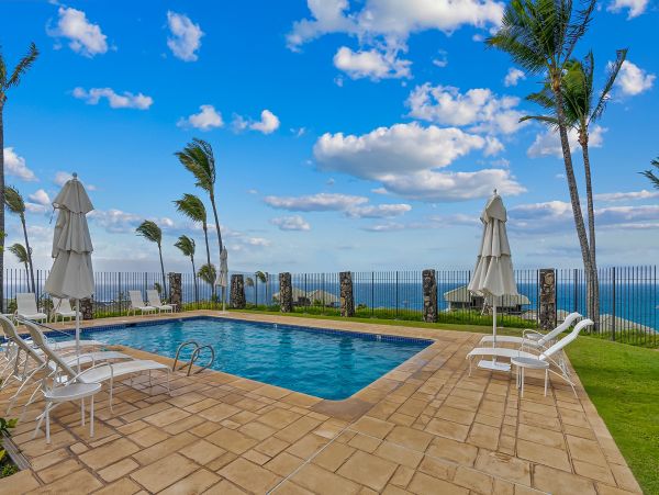 Oceanfront Vacation Condo with 1 Bedrooms in Lahaina