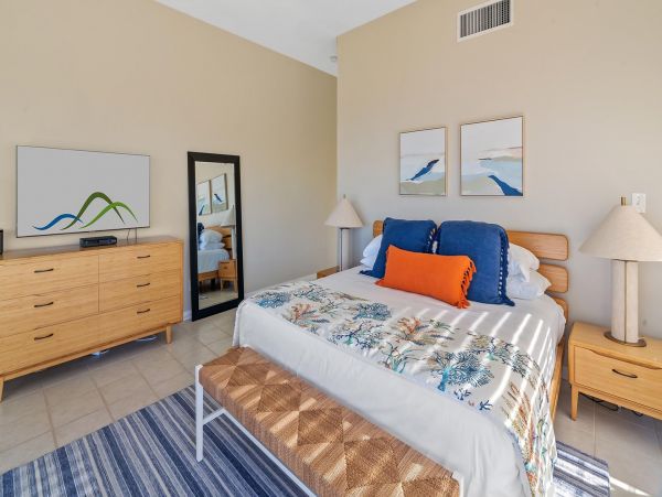 Oceanfront Vacation Condo with 1 Bedrooms in Lahaina