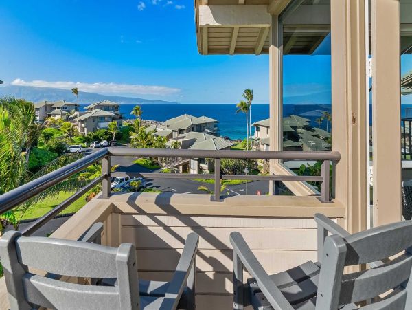 Oceanfront Vacation Condo with 1 Bedrooms in Lahaina