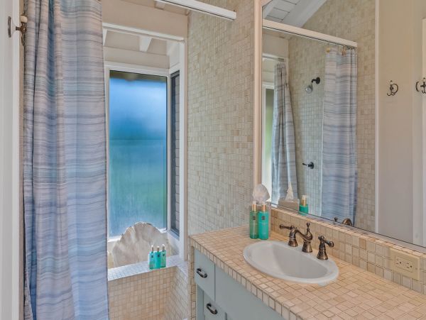 Oceanfront Vacation Condo with 1 Bedrooms in Lahaina