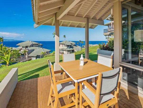 Oceanfront Vacation Condo with 1 Bedrooms in Lahaina
