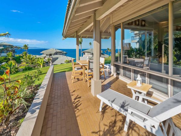 Oceanfront Vacation Condo with 1 Bedrooms in Lahaina