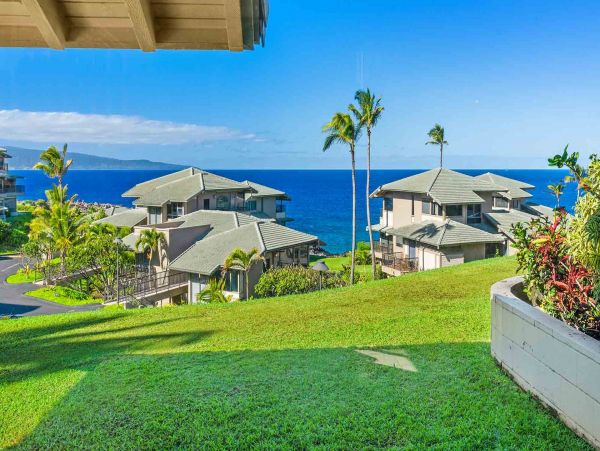 Oceanfront Vacation Condo with 1 Bedrooms in Lahaina